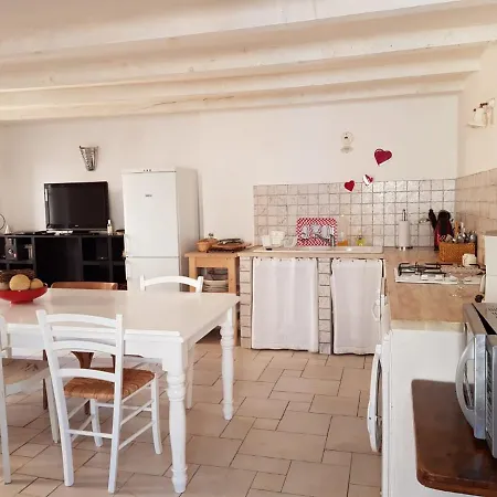 Casa de Férias Charmante Maison De Village Avec Terrasse