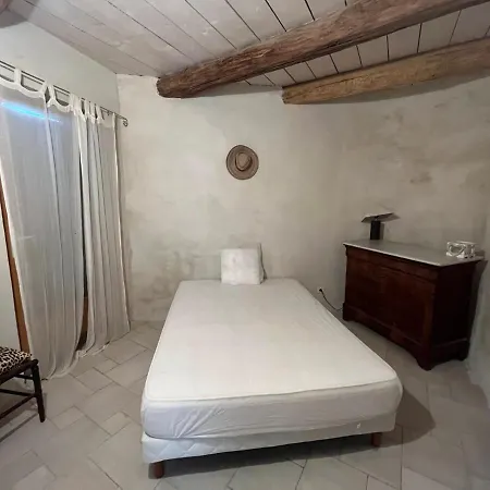 Casa de Férias Charmante Maison De Village Avec Terrasse